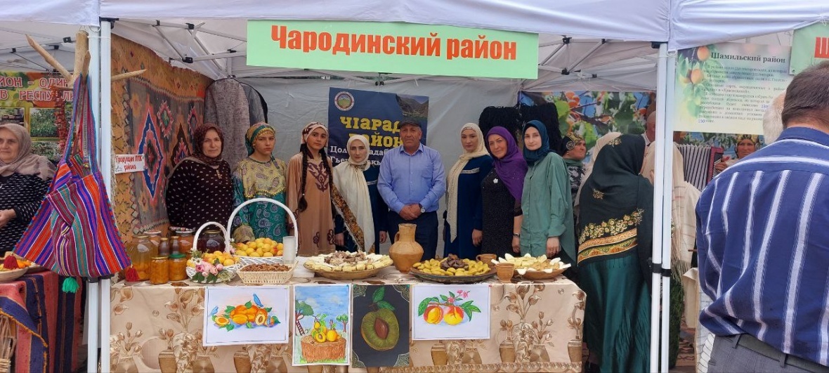 Делегация с Чародинского района  приняла участие в IV Республиканском фестивале «Золотой абрикос Дагестана»